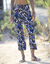 Pantacourt large imprimé tropical (noir / violine)
