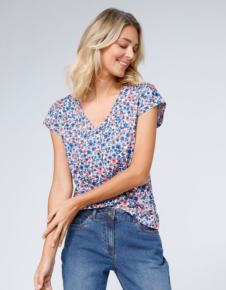 Tee-shirt col V boutonné imprimé fleuri, spécial petites (bleu / corail) Tee-shirt col V boutonné imprimé fleuri, spécial petites (bleu / corail)