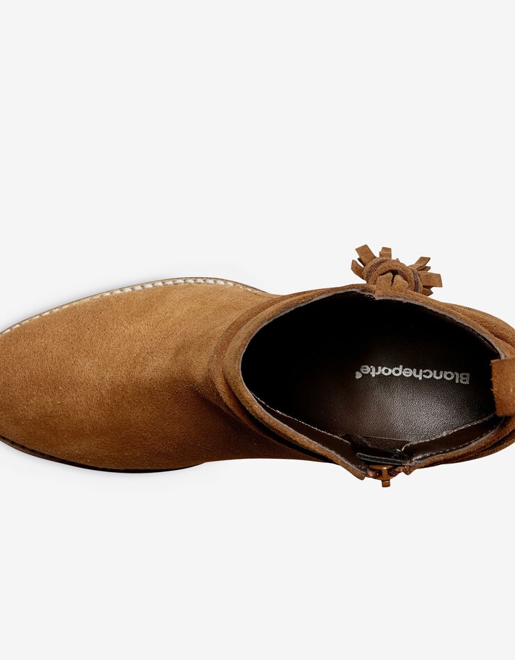 Boots en croûte de cuir à talon et pompons (beige foncé) Boots en croûte de cuir à talon et pompons (beige foncé)