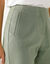 Pantalon gainant, coupe "mom" taille haute (vert grisé)