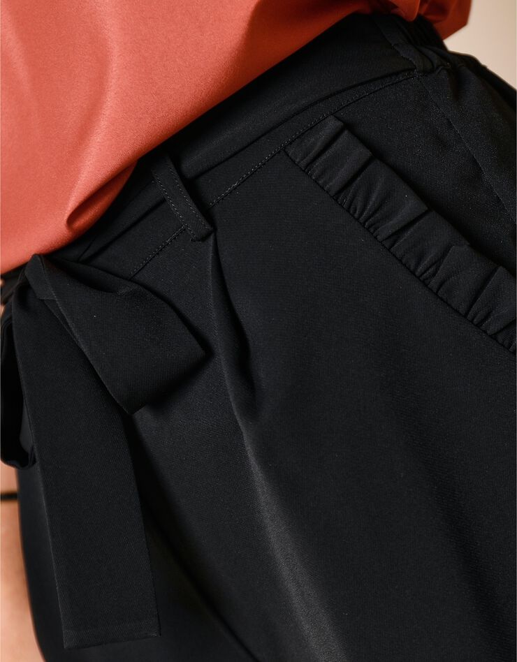 Short détails volantés (noir) Short détails volantés (noir)
