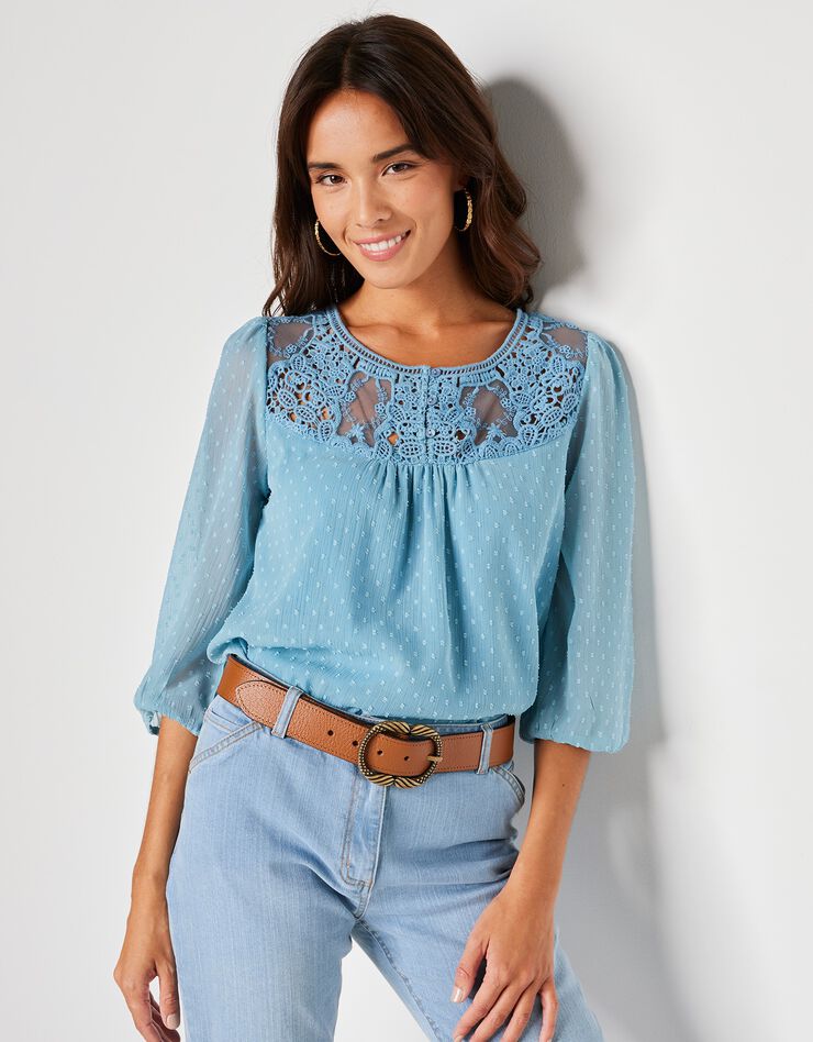 Blouse macramé unie, voile plumetis (bleu grisé) Blouse macramé unie, voile plumetis (bleu grisé)