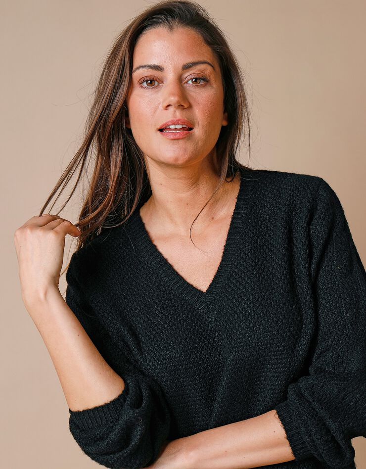 Pull tunique col V maille ajourée toucher mohair (noir) Pull tunique col V maille ajourée toucher mohair (noir)