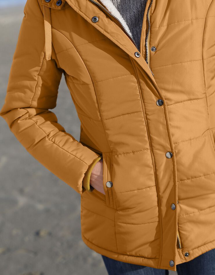 Doudoune fourrée à capuche imperméable (safran) Doudoune fourrée à capuche imperméable (safran)