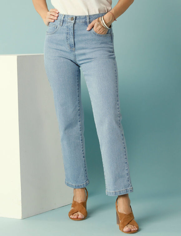 Jean Sp&eacute;cial Petites, coupe droite raccourcie (bleached)