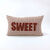 Coussin en coton, message SWEET et carreaux tiss&eacute;-teint  (caramel)