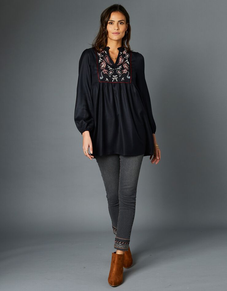 Blouse brodée manches longues (noir) Blouse brodée manches longues (noir)