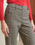 Pantalon droit large raccourci, &agrave; carreaux (noir / &eacute;cru)