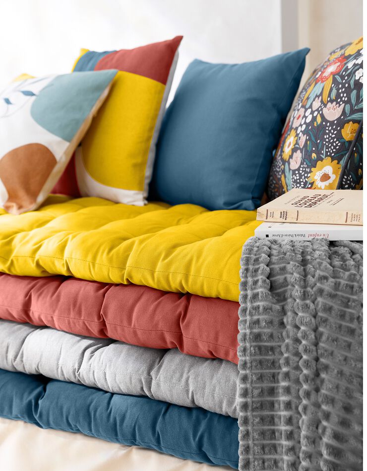 Long coussin déco coton recyclé finition pompons (bleu) Long coussin déco coton recyclé finition pompons (bleu)