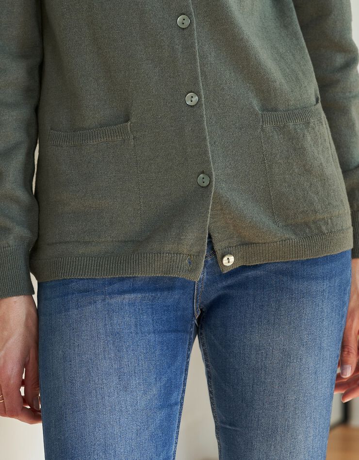 Cardigan boutonné, laine d'agneau (kaki) Cardigan boutonné, laine d'agneau (kaki)