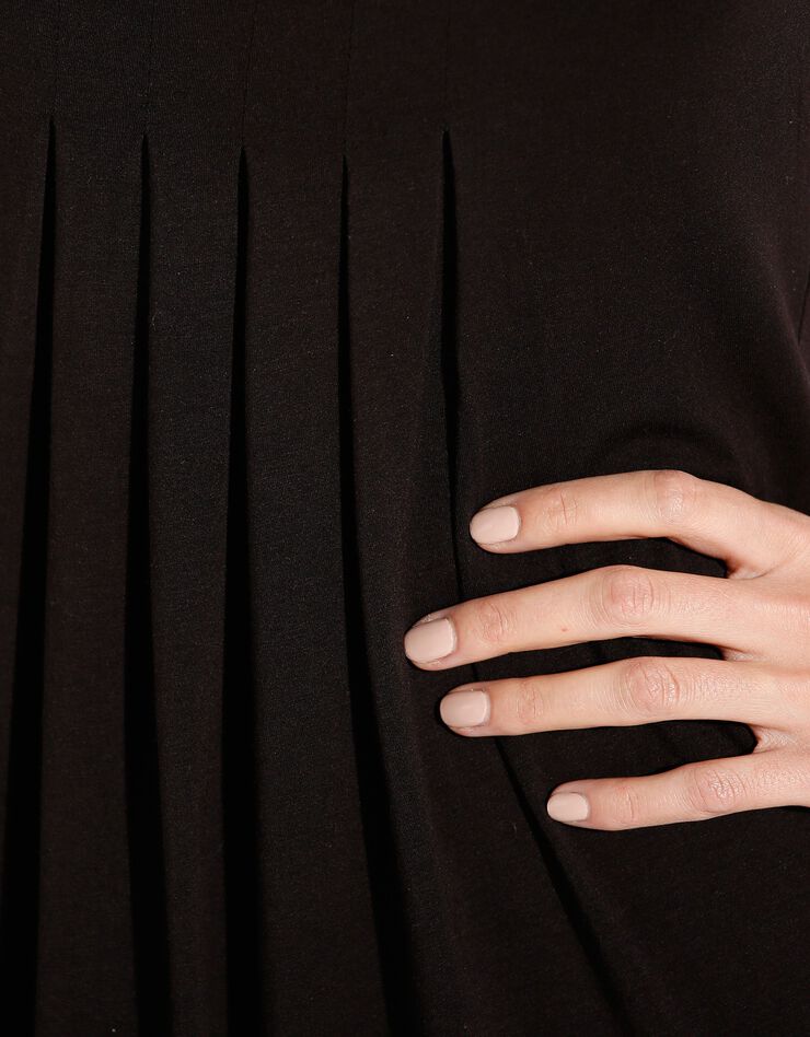 Robe col rond unie (noir) Robe col rond unie (noir)