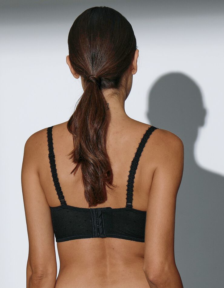 Soutien-gorge forme corbeille plumetis et tulle brodé avec basque Lolak - avec armatures (noir) Soutien-gorge forme corbeille plumetis et tulle brodé avec basque Lolak - avec armatures (noir)