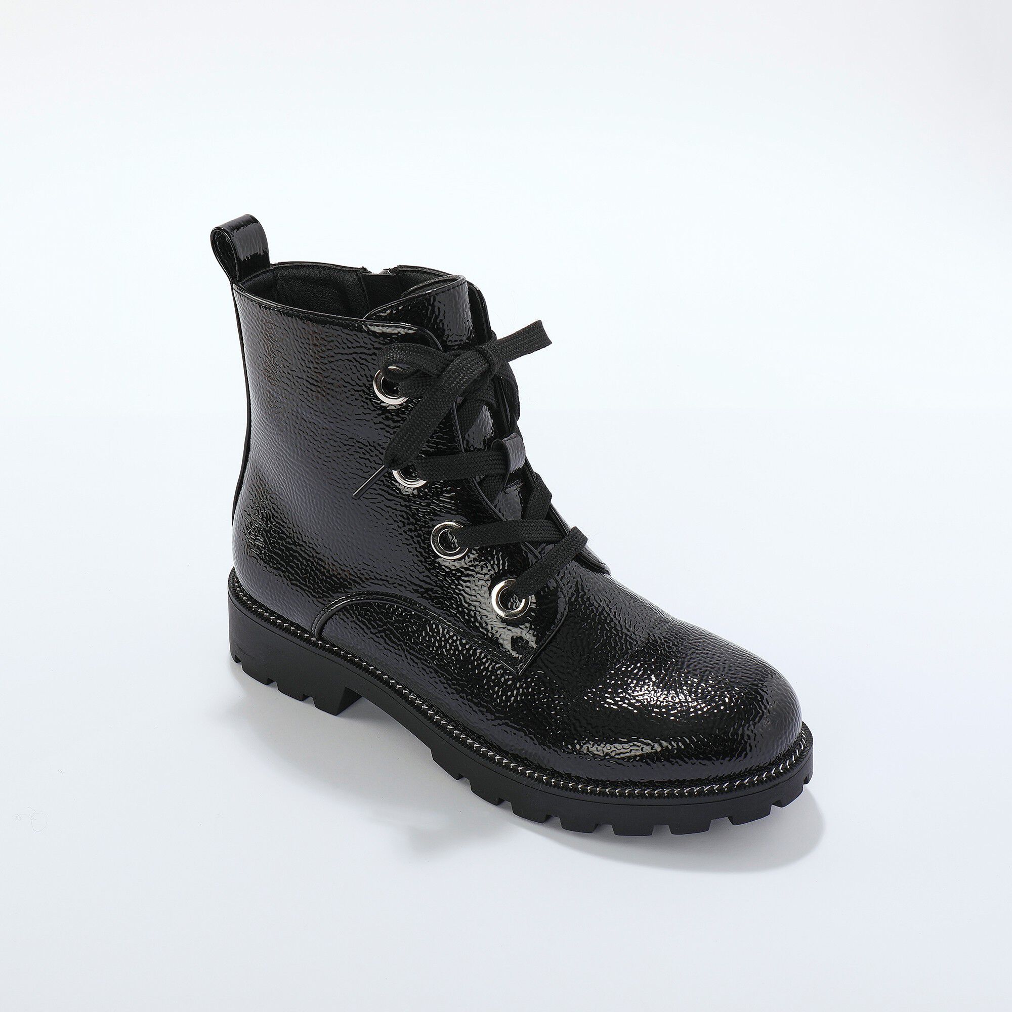 Boots vernies store