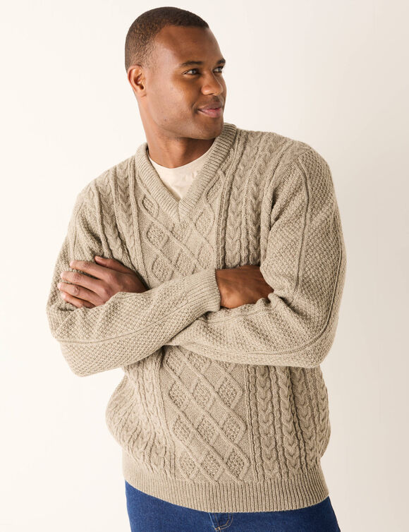 Pull col V maille irlandaise (taupe moulin&eacute;)