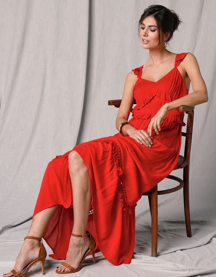 Robe longue crépon et macramé bretelles volantées (rouge) Robe longue crépon et macramé bretelles volantées (rouge)