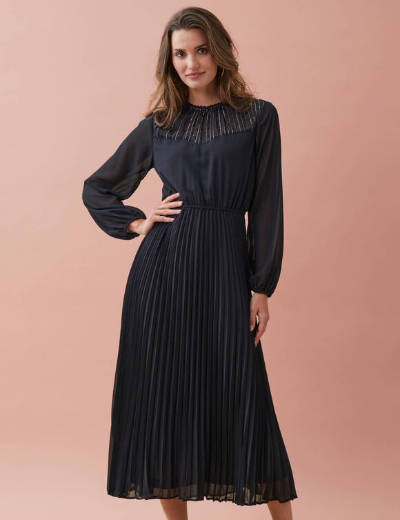 Robe longue pliss&eacute;e en voile et plumetis, manches longues (noir)