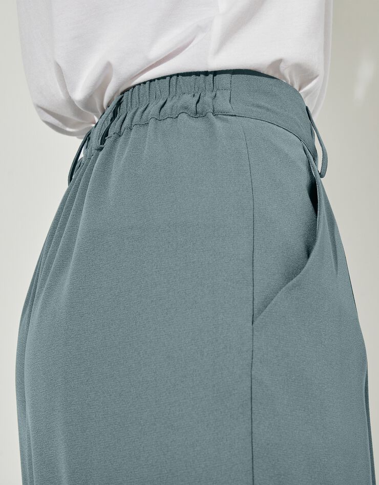 Short fluide large (vert grisé) Short fluide large (vert grisé)