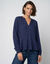 Blouse unie &agrave; basque volant&eacute;e, manches longues amples (bleu encre)