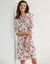 Chemise de nuit col tailleur manches longues, imprim&eacute; floral (&eacute;cru / rose)