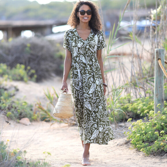 Robe longue imprim&eacute;e col V, cr&eacute;pon (kaki / blanc)