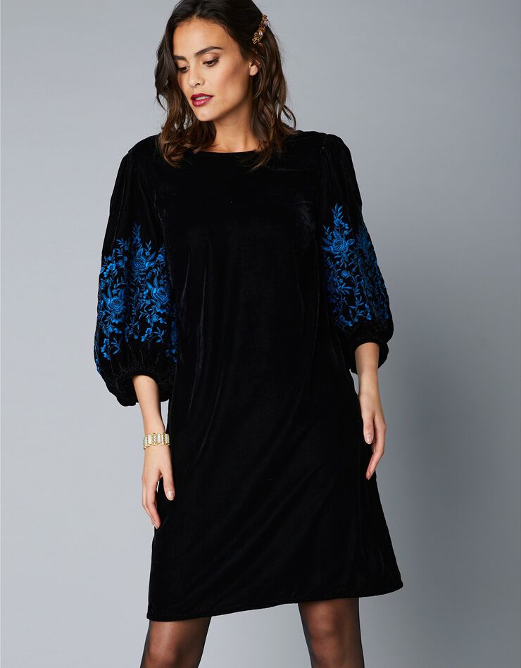 Robe en velours brodé (noir) Robe en velours brodé (noir)
