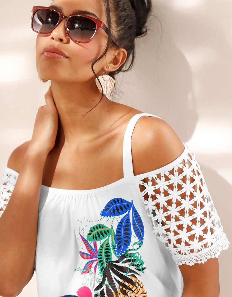Tee-shirt imprimé épaules dénudées (blanc) Tee-shirt imprimé épaules dénudées (blanc)
