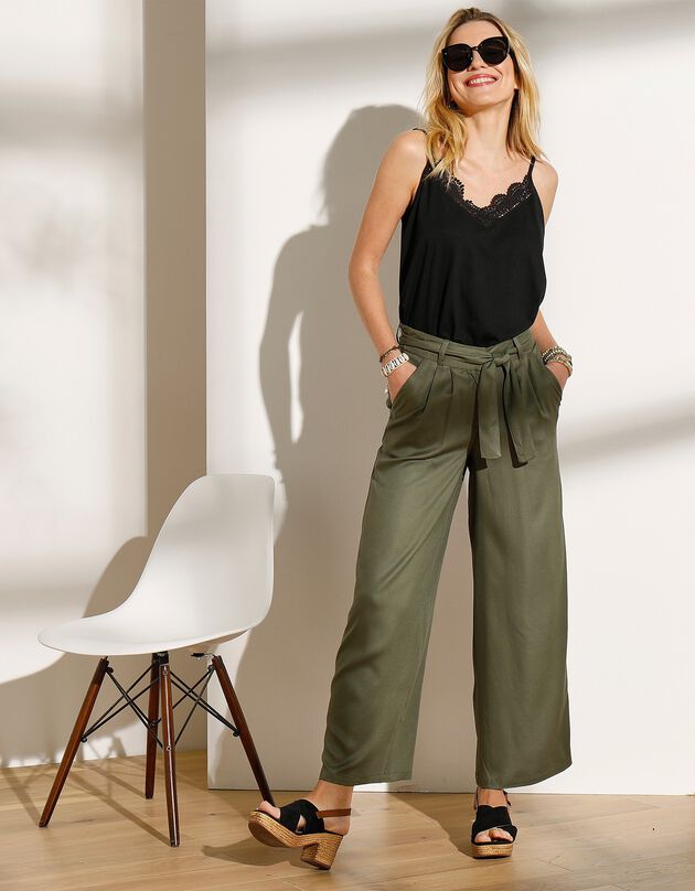 Pantalon ceinturé large et fluide longueur 7/8ème (kaki) Pantalon ceinturé large et fluide longueur 7/8ème (kaki)