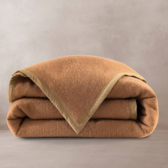 Couverture pure laine d'agneau m&eacute;rinos (noisette)