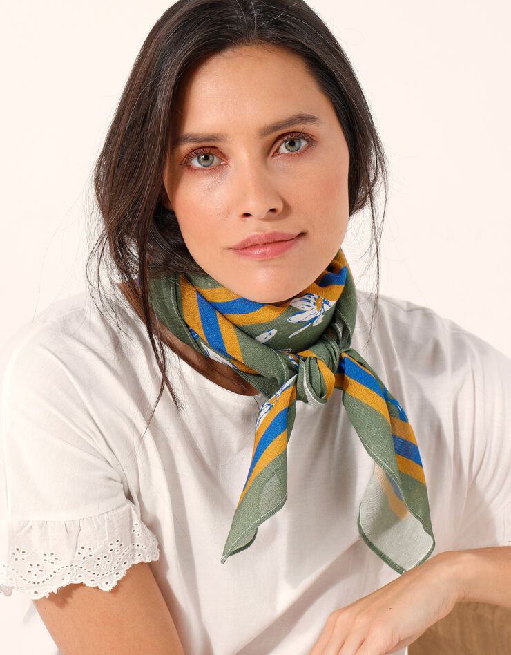 Foulard fabriqué en France imprimé fleurs, 98x98 cm, coton biologique (vert) Foulard fabriqué en France imprimé fleurs, 98x98 cm, coton biologique (vert)