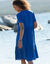 Robe col V courte unie, crépon (bleu dur)