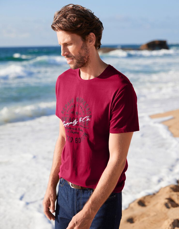 Tee-shirt motif placé col rond (rouge) Tee-shirt motif placé col rond (rouge)