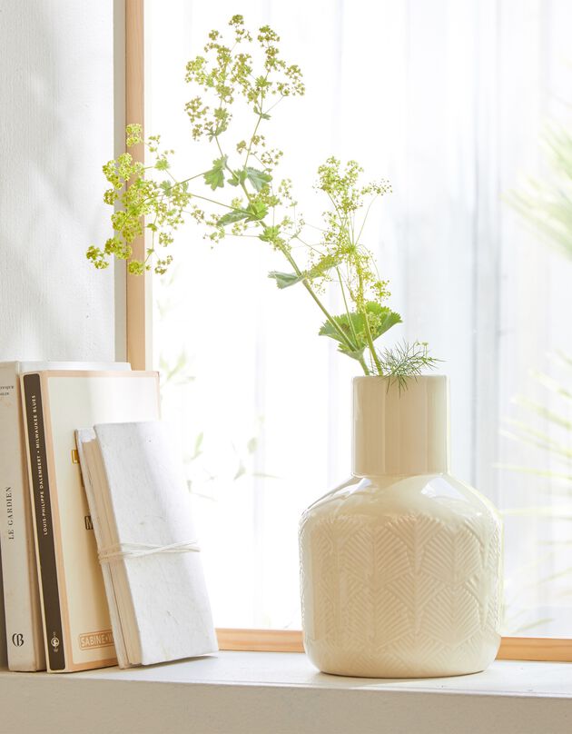 Vase céramique forme bonbonne feuilles en relief - hauteur 17,5 cm (beige)