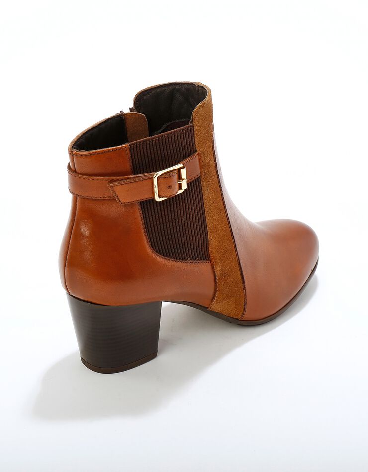 Boots en cuir bimatière élastiquées à boucle et à talon (caramel) Boots en cuir bimatière élastiquées à boucle et à talon (caramel)