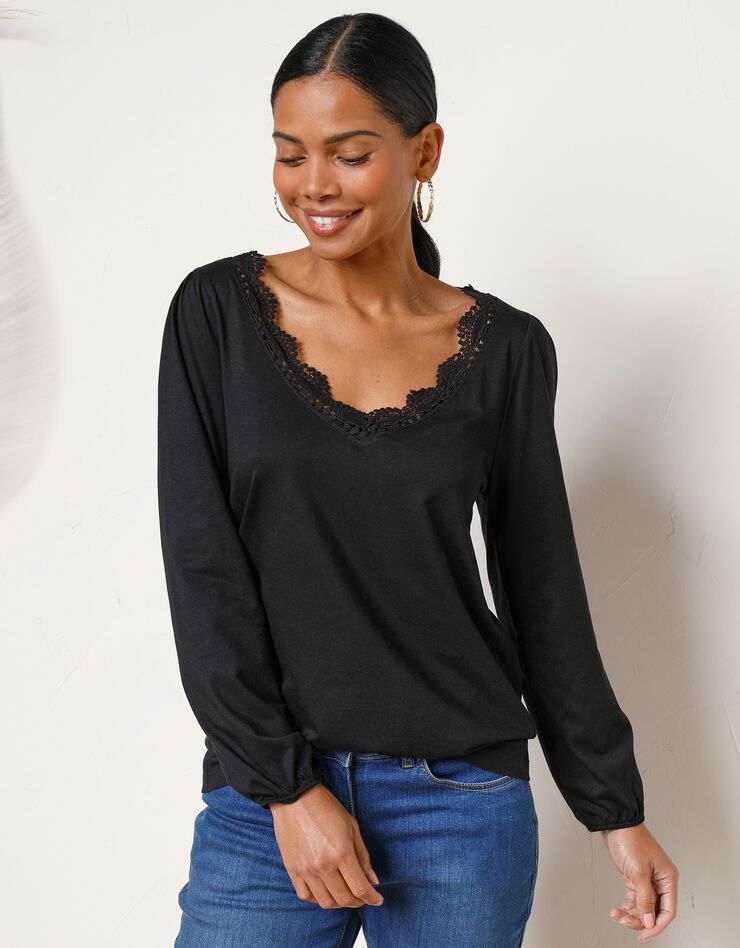 Tee-shirt uni col V finition macramé, manches 3/4 (noir) Tee-shirt uni col V finition macramé, manches 3/4 (noir)