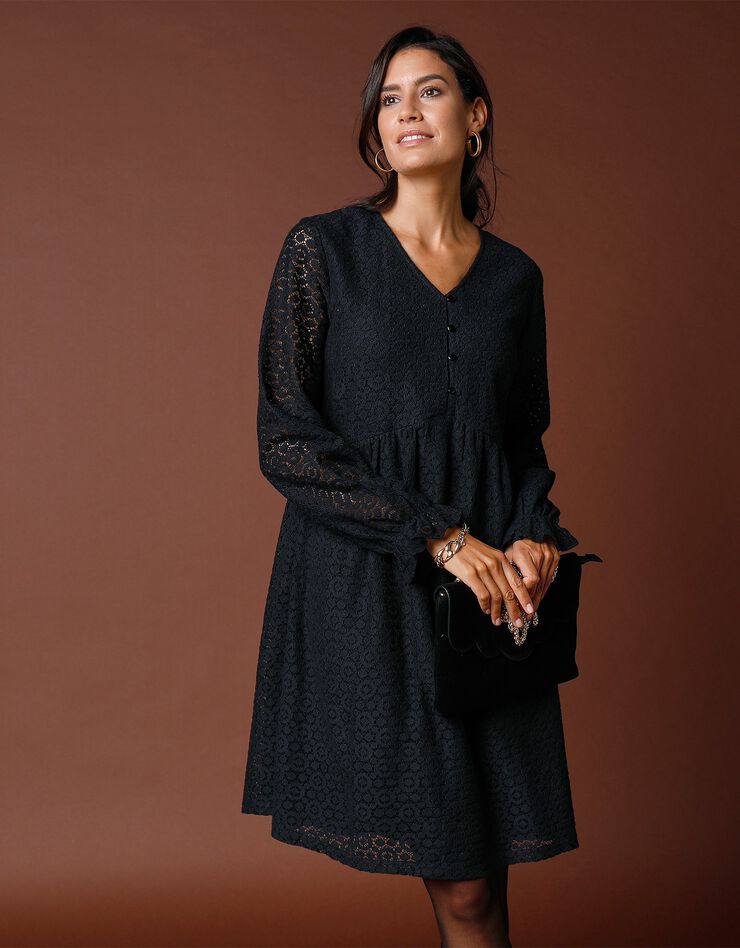 Robe ajourée en dentelle (noir) Robe ajourée en dentelle (noir)