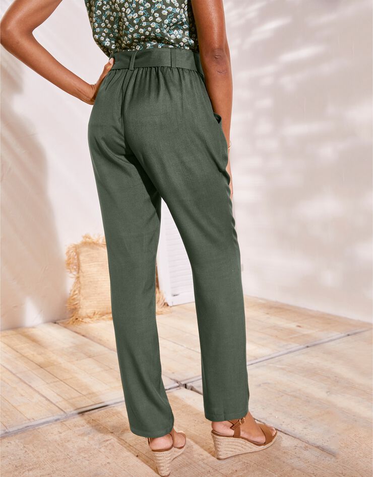 Pantalon ceinturé coupe chino uni (kaki) Pantalon ceinturé coupe chino uni (kaki)