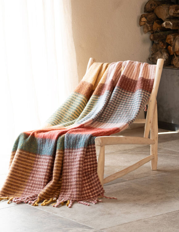 Plaid ray&eacute; toucher doux (praline)