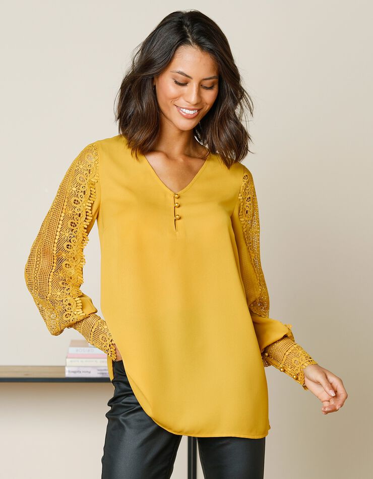 Blouse macramé col V manches longues, crêpe fluide (safran) Blouse macramé col V manches longues, crêpe fluide (safran)