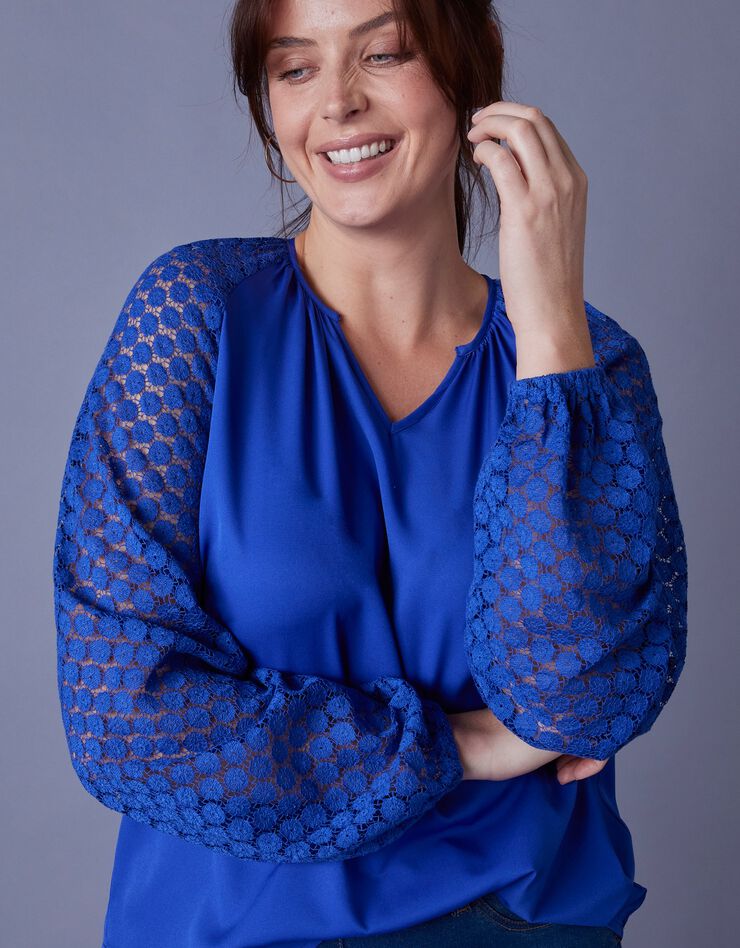 Blouse unie manches dentelle (bleu dur) Blouse unie manches dentelle (bleu dur)