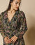 Robe courte col V, voile imprimé (noir / bronze)