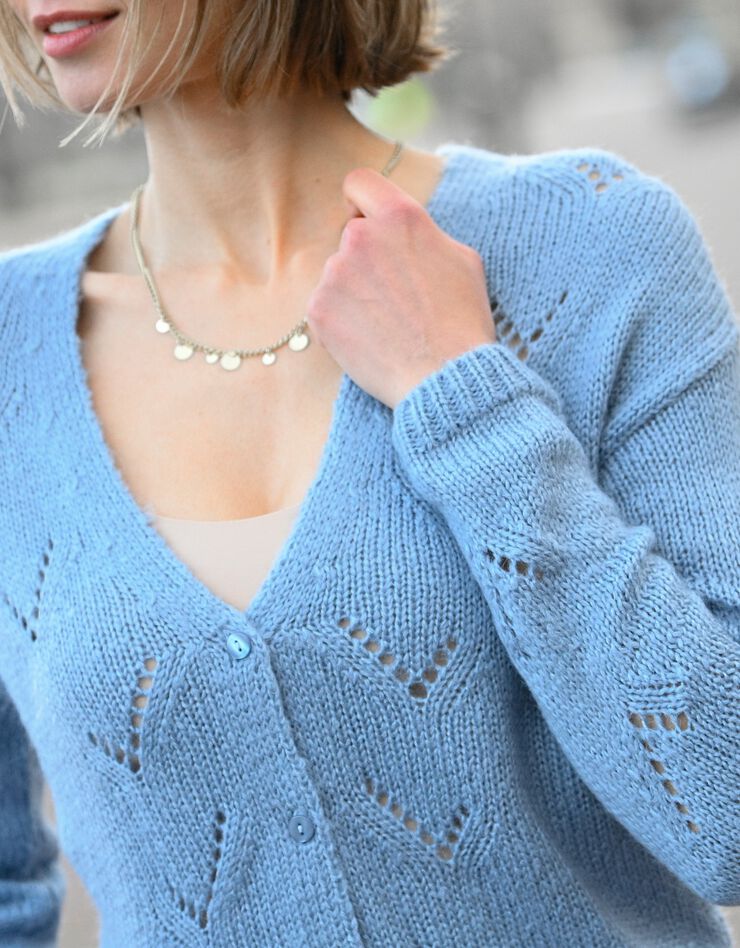 Gilet ajouré boutonné, toucher mohair (bleu grisé) Gilet ajouré boutonné, toucher mohair (bleu grisé)