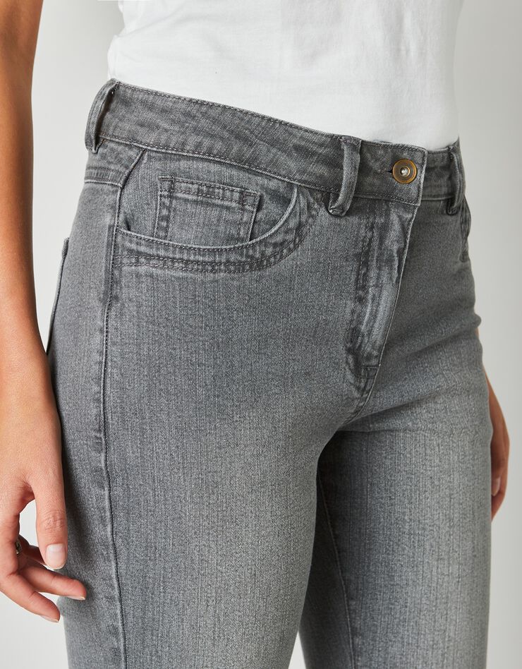 Jean droit poche brodé (gris) Jean droit poche brodé (gris)