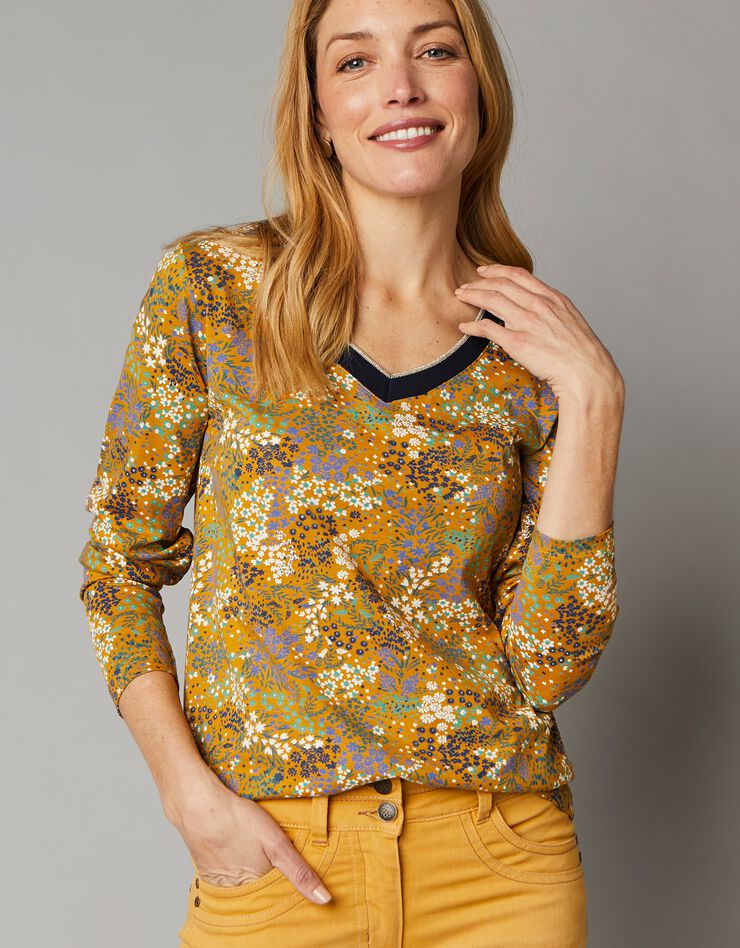 Tee-shirt col V imprimé patchwork (safran) Tee-shirt col V imprimé patchwork (safran)