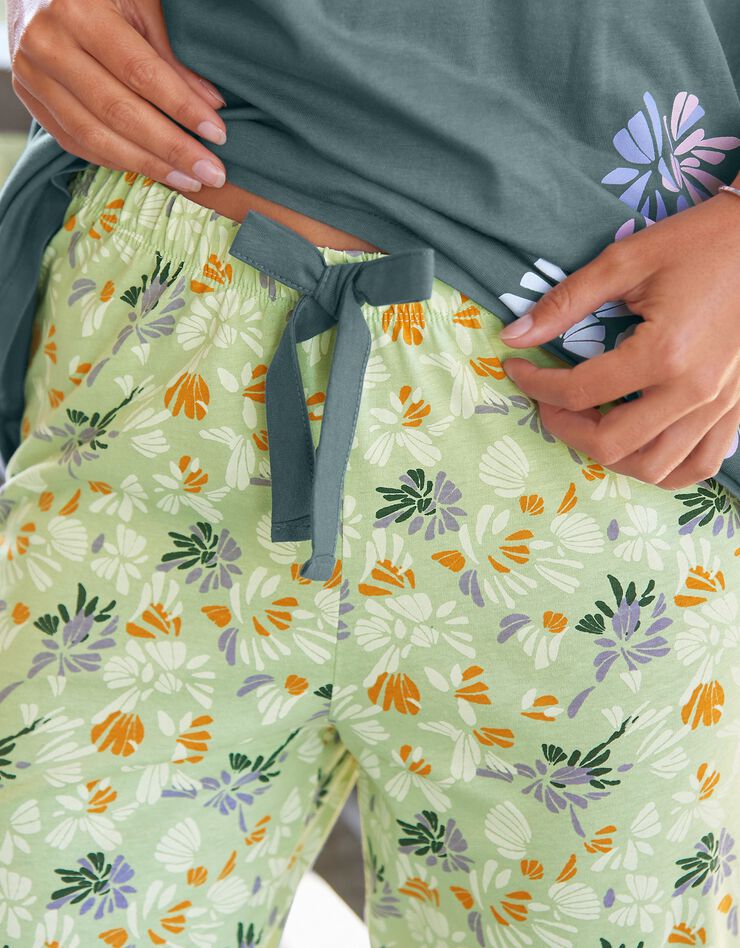 Pantacourt pyjama imprimé  "pétales de fleurs" (vert / écru)