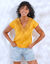 T-shirt forme "boîte" col V macramé, coton-lin (jaune)