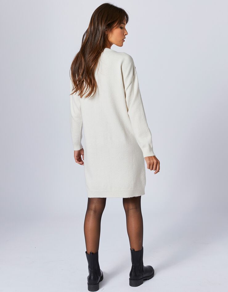Robe-pull torsadée épaules boutonnées (écru) Robe-pull torsadée épaules boutonnées (écru)