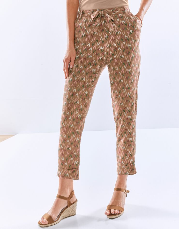 Pantalon coupe 7/8ème fuselée imprimé graphique tissu fluide (noisette) Pantalon coupe 7/8ème fuselée imprimé graphique tissu fluide (noisette)