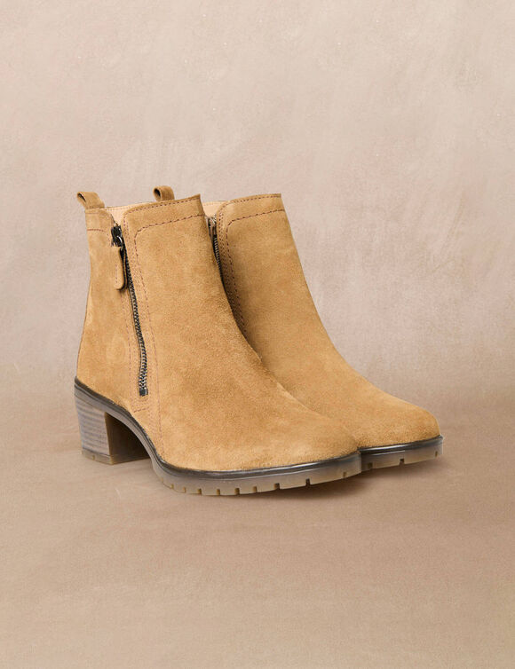 Boots zippées à talon en croûte de cuir, extra larges (marron)