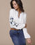 Blouse brodée, col rond (écru / bleu)