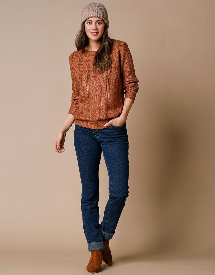 Pull col rond, maille torsadée (noisette) Pull col rond, maille torsadée (noisette)